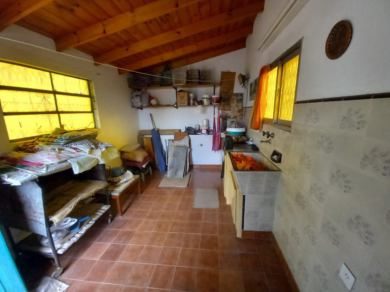 VENTA CASA COCHERA PATIO ITUZAINGO Y CHAMPAGNAT