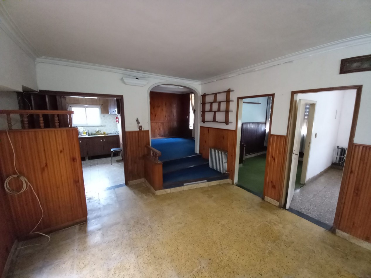 VENTA CASA COCHERA PATIO ITUZAINGO Y CHAMPAGNAT