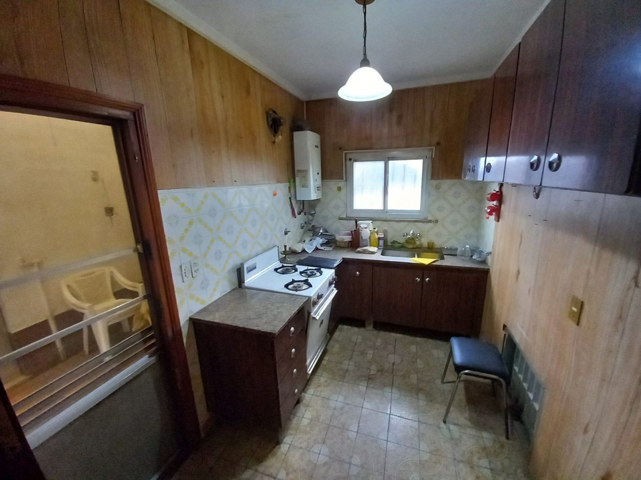 VENTA CASA COCHERA PATIO ITUZAINGO Y CHAMPAGNAT