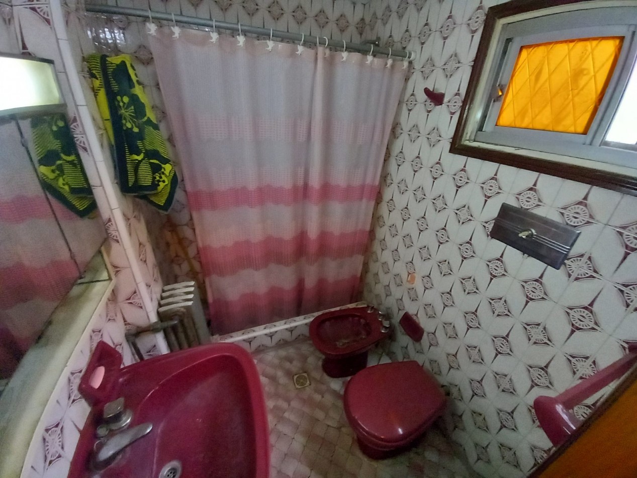 VENTA CASA COCHERA PATIO ITUZAINGO Y CHAMPAGNAT