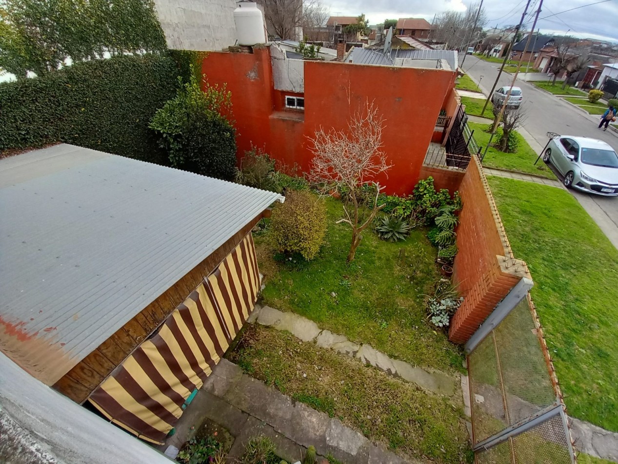 VENTA CASA COCHERA PATIO ITUZAINGO Y CHAMPAGNAT