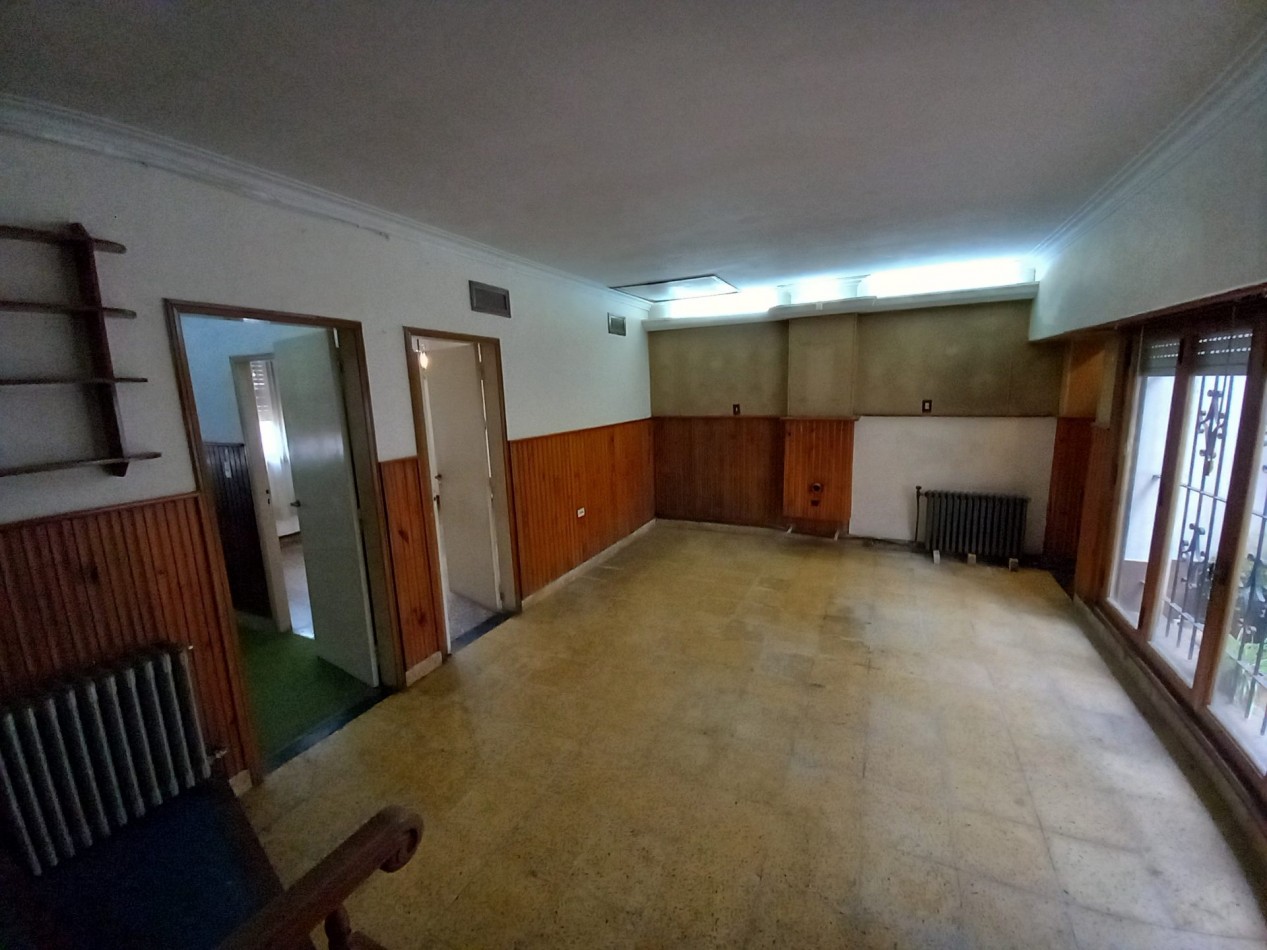 VENTA CASA COCHERA PATIO ITUZAINGO Y CHAMPAGNAT