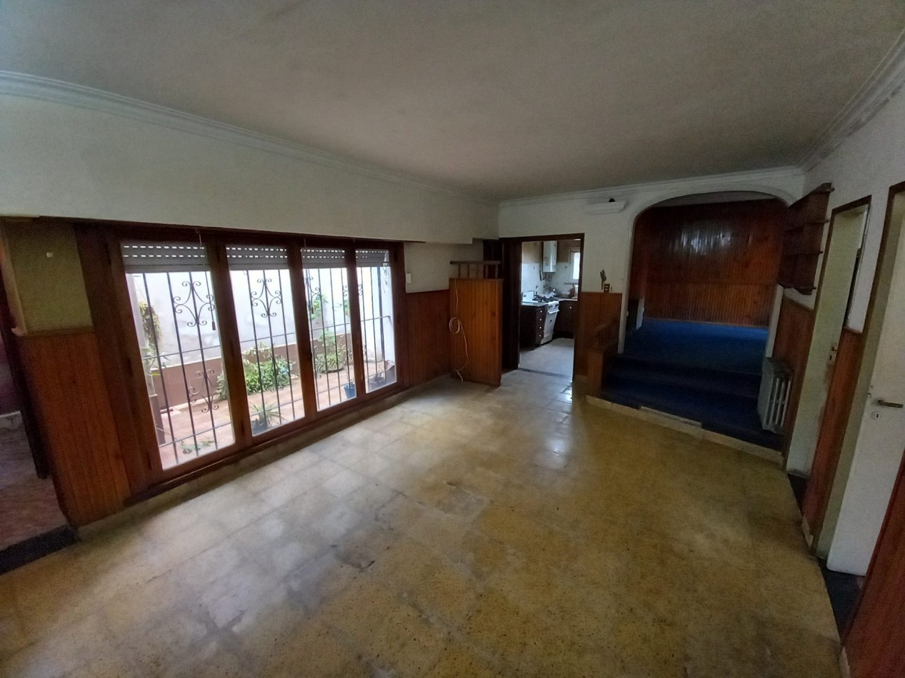 VENTA CASA COCHERA PATIO ITUZAINGO Y CHAMPAGNAT