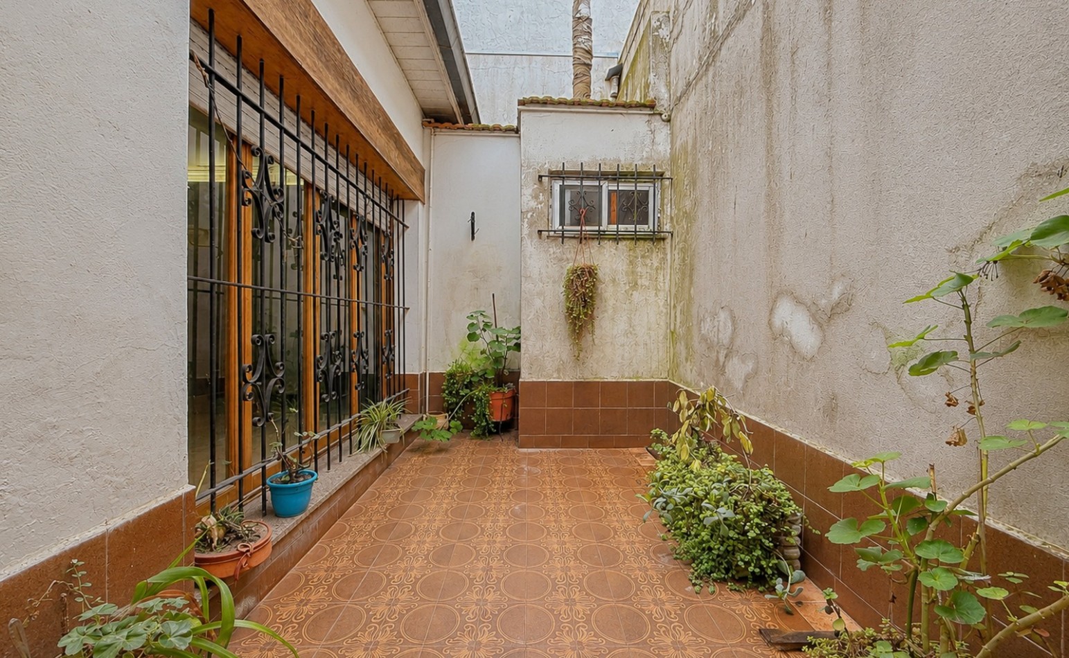 VENTA CASA COCHERA PATIO ITUZAINGO Y CHAMPAGNAT