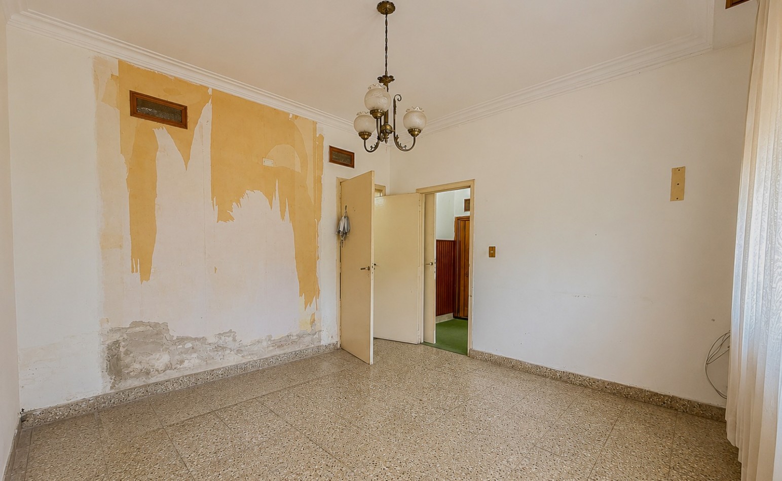 VENTA CASA COCHERA PATIO ITUZAINGO Y CHAMPAGNAT
