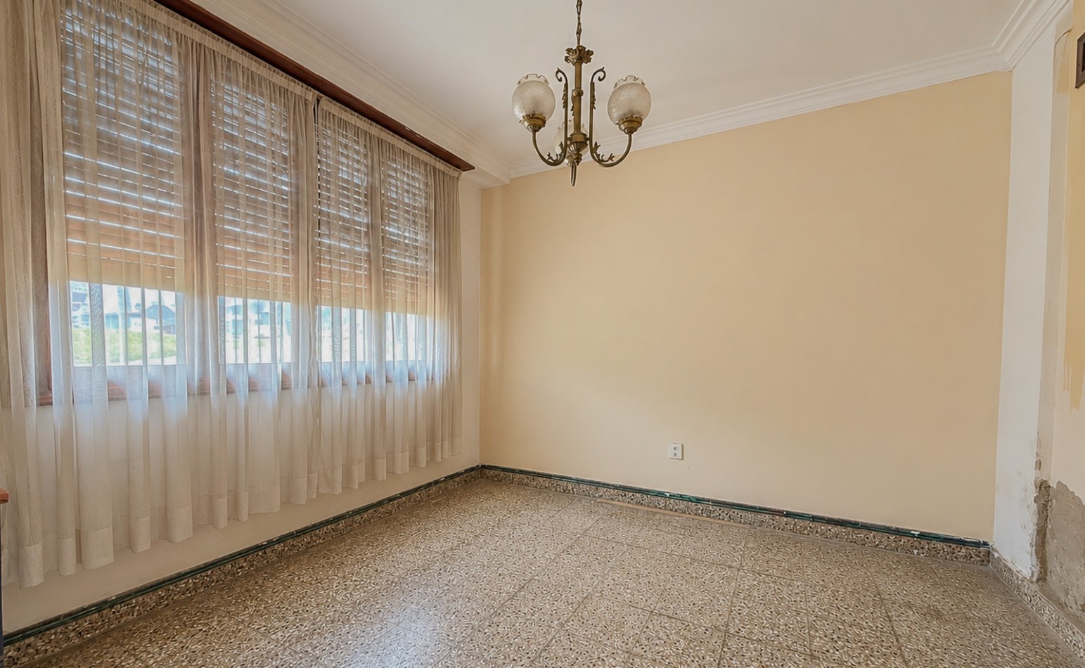 VENTA CASA COCHERA PATIO ITUZAINGO Y CHAMPAGNAT