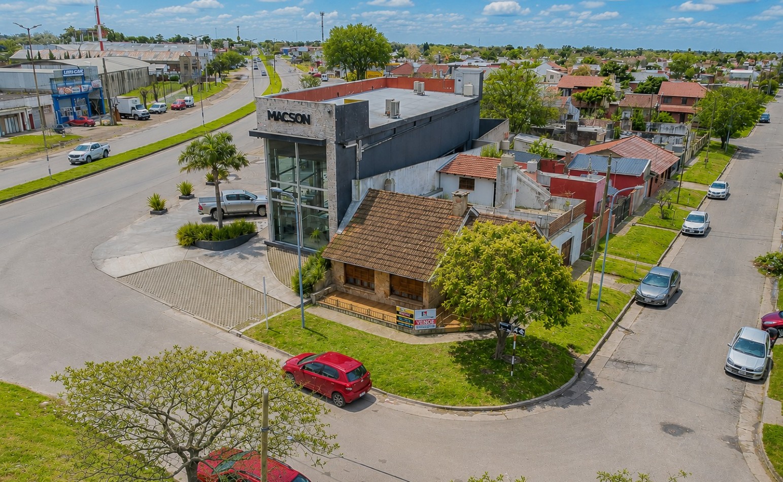 VENTA CASA COCHERA PATIO ITUZAINGO Y CHAMPAGNAT