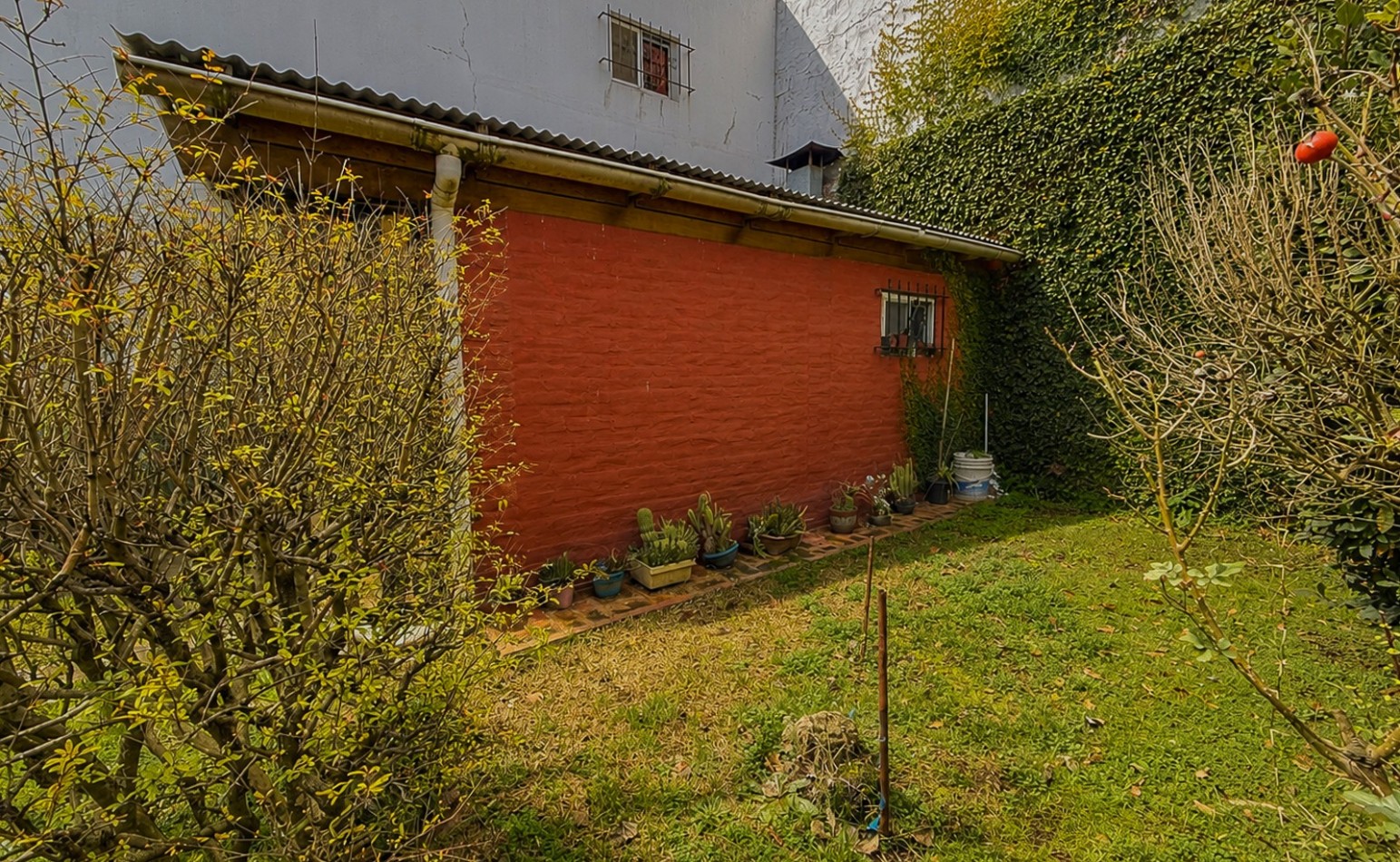 VENTA CASA COCHERA PATIO ITUZAINGO Y CHAMPAGNAT