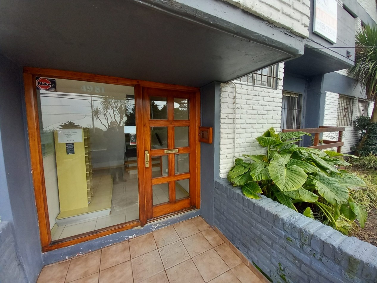 ALQUILER 3AMB ORIGINAL COCHERA 1° PISO por ESCALERA VISTA AL MAR GOLF 