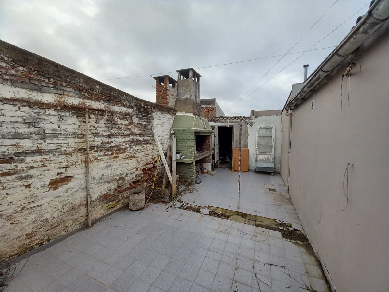 VENTA EN BLOCK 2 CASAS 1 Casa Al Frente y otra al Fondo Moreno 9100