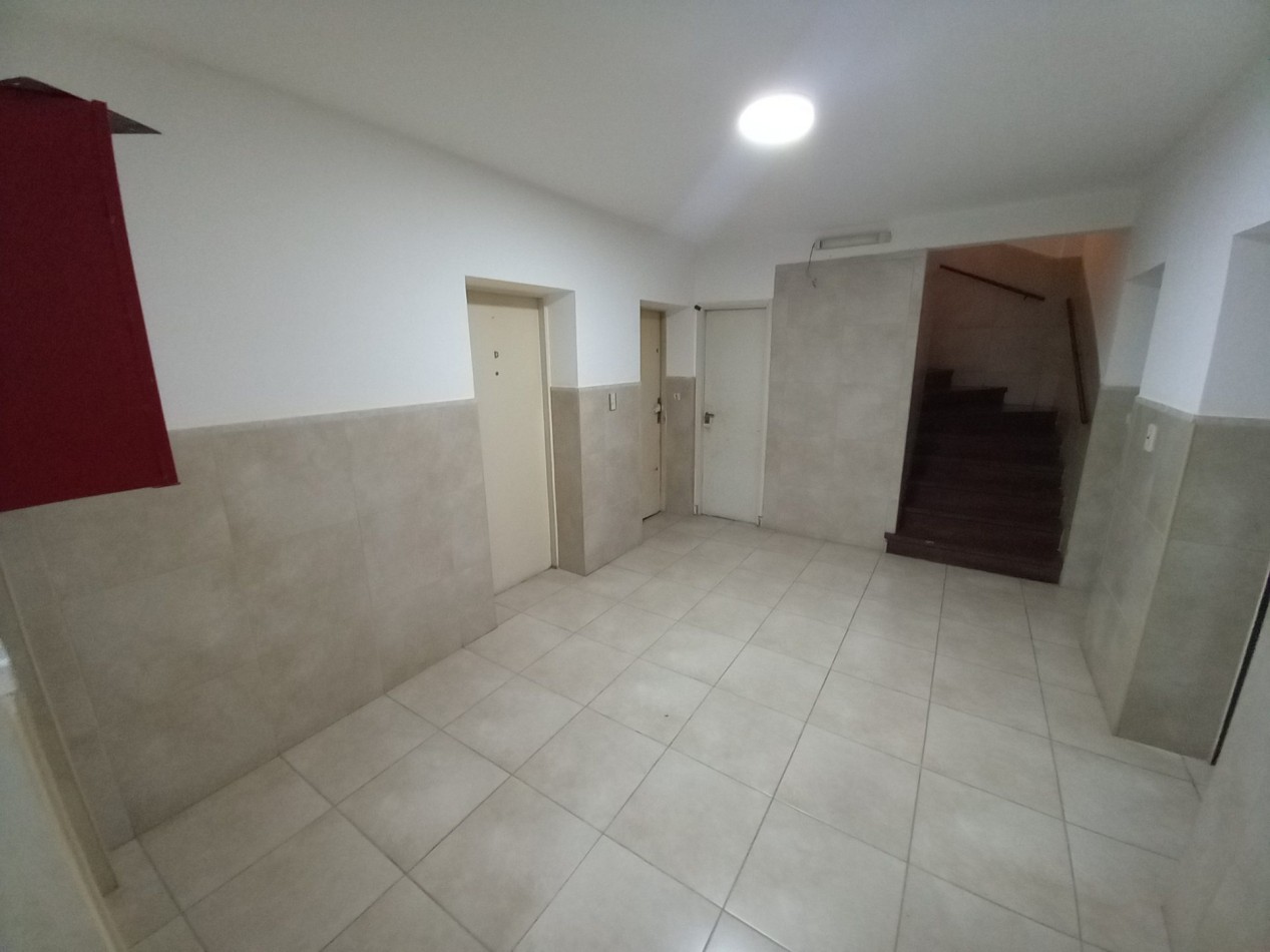 ALQUILER Por 12 Meses-3AMB-3° Piso por ESCALERA-SIN MUEBLES-ESTRADA y TEJEDOR