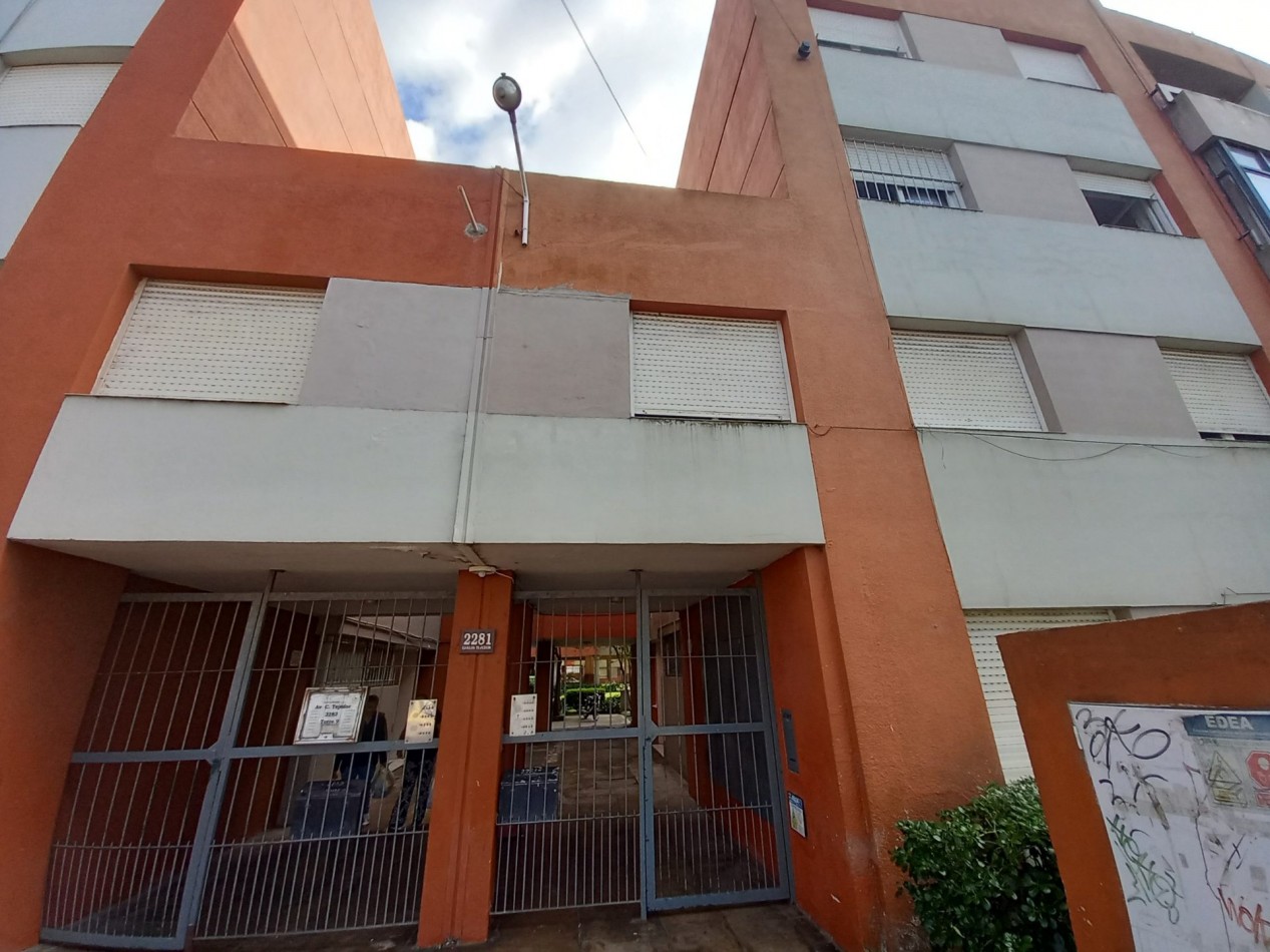ALQUILER Por 12 Meses-3AMB-3° Piso por ESCALERA-SIN MUEBLES-ESTRADA y TEJEDOR
