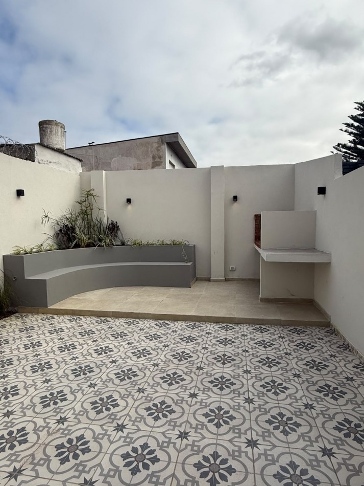 VENTA DUPLEX 4AMB RECICLADO PATIO COCHERA PARQUE LURO 