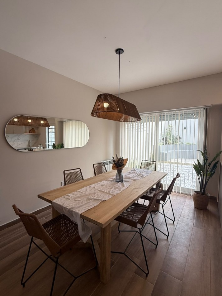 VENTA DUPLEX 4AMB RECICLADO PATIO COCHERA PARQUE LURO 