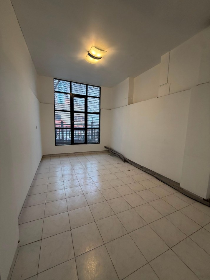 VENTA LOCAL RECICLADO PATIO 2 PLANTAS Catacarla al 1700 