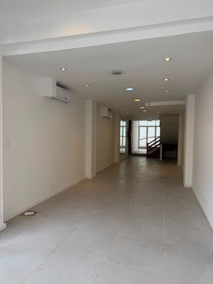 VENTA LOCAL RECICLADO PATIO 2 PLANTAS Catacarla al 1700 