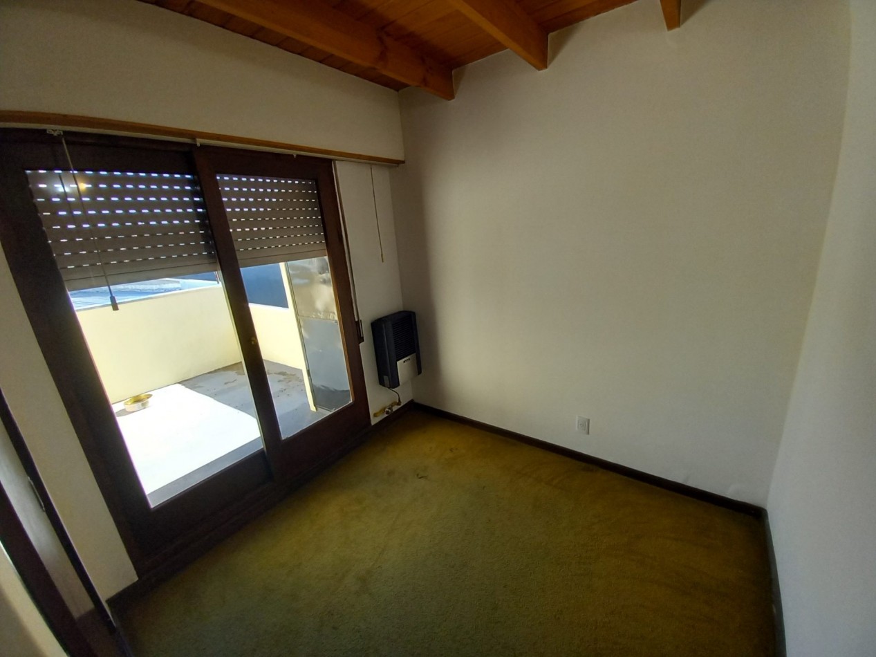 ALQUILER CASA 5AMB PLANTA ALTA por ESCALERA-PATIO TIERRA del FUEGO y COLON 
