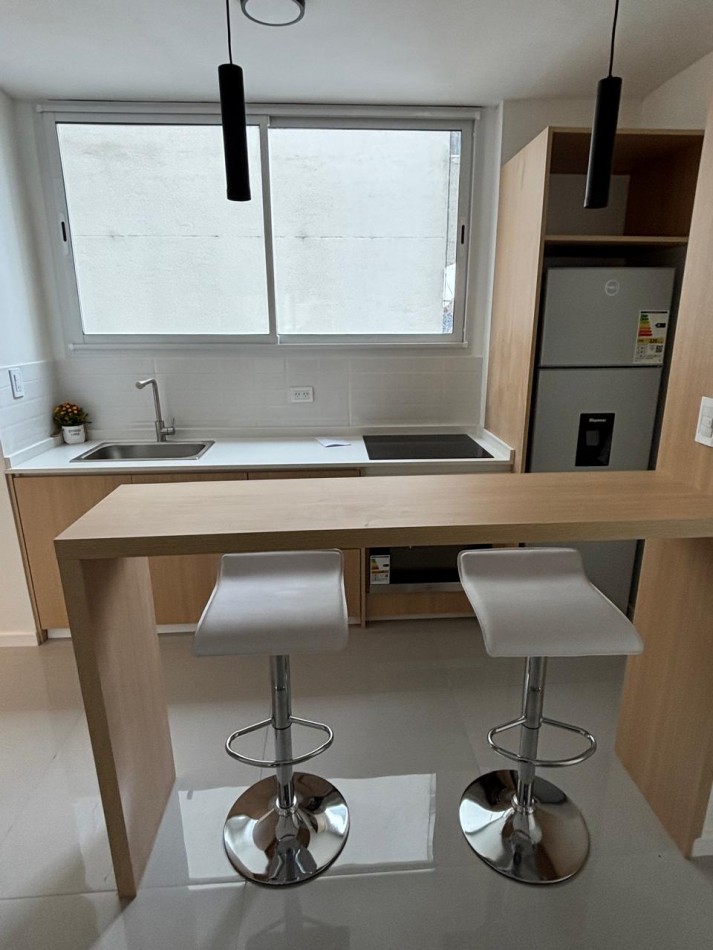 VENTA 3AMB RECICLADO CENTRO CON DEPENDENCIA 