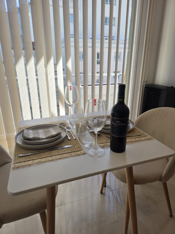 VENTA 1AMB Y MEDIO EXCELENTE RECICLADO CENTRO BALCON 