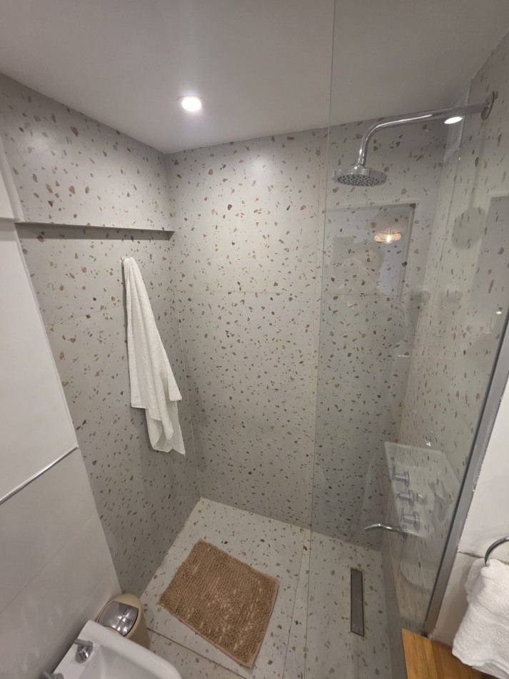 VENTA 1AMB Y MEDIO EXCELENTE RECICLADO CENTRO BALCON 