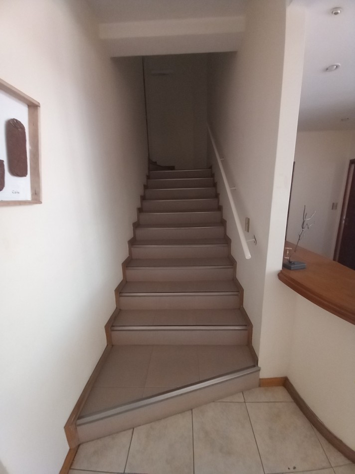 ALQUILER SALON para YOGA EXCELENTE HIPOLITO IRIGOYEN y PRIMERA JUNTA
