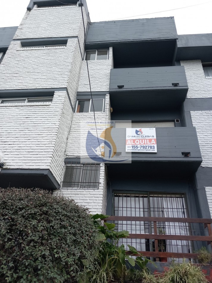 ALQUILER 3AMB ORIGINAL COCHERA 1° PISO por ESCALERA VISTA AL MAR GOLF 