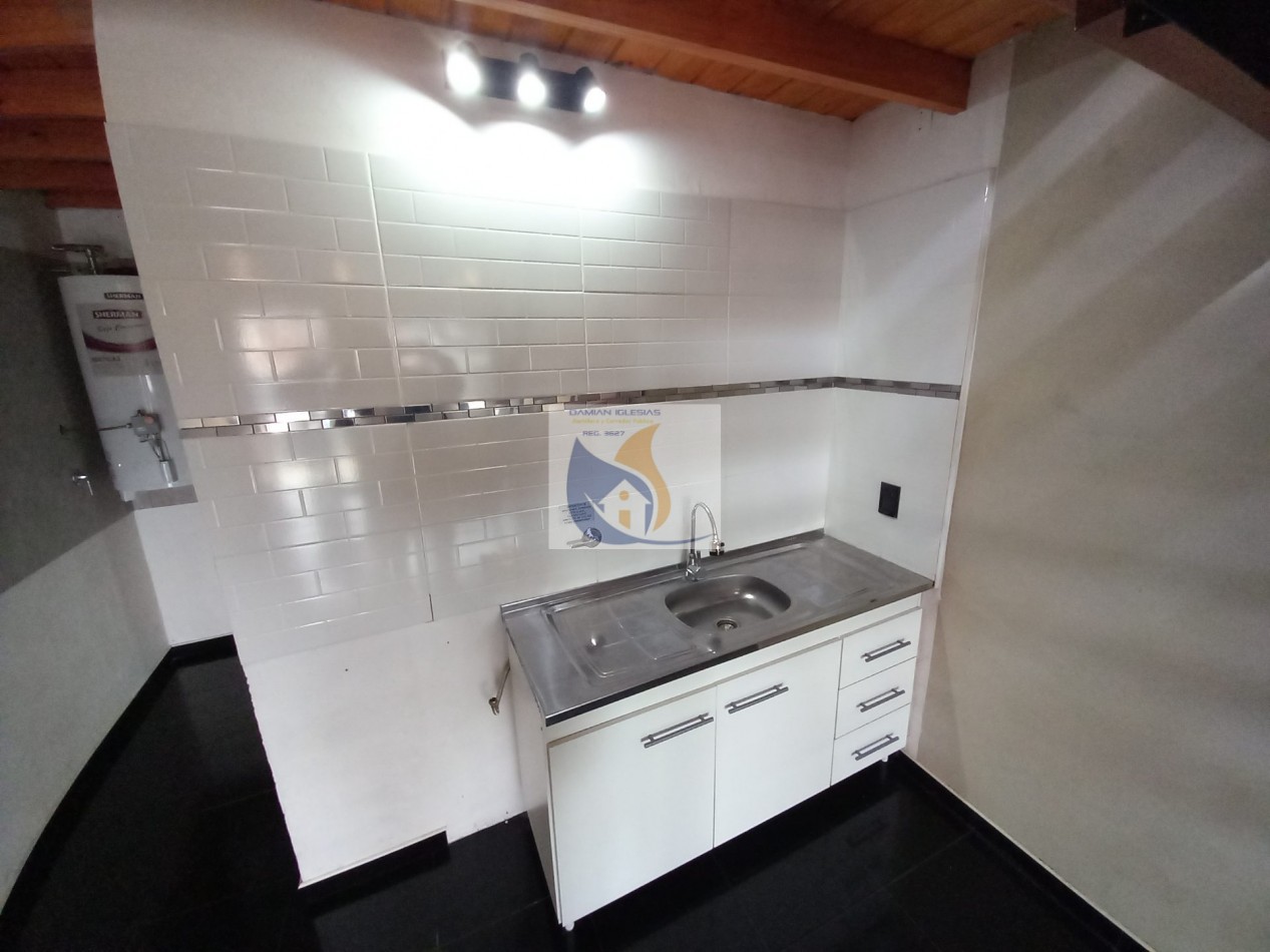 ALQUILER 2AMB DUPLEX en PLANTA ALTA por ESCALERA 