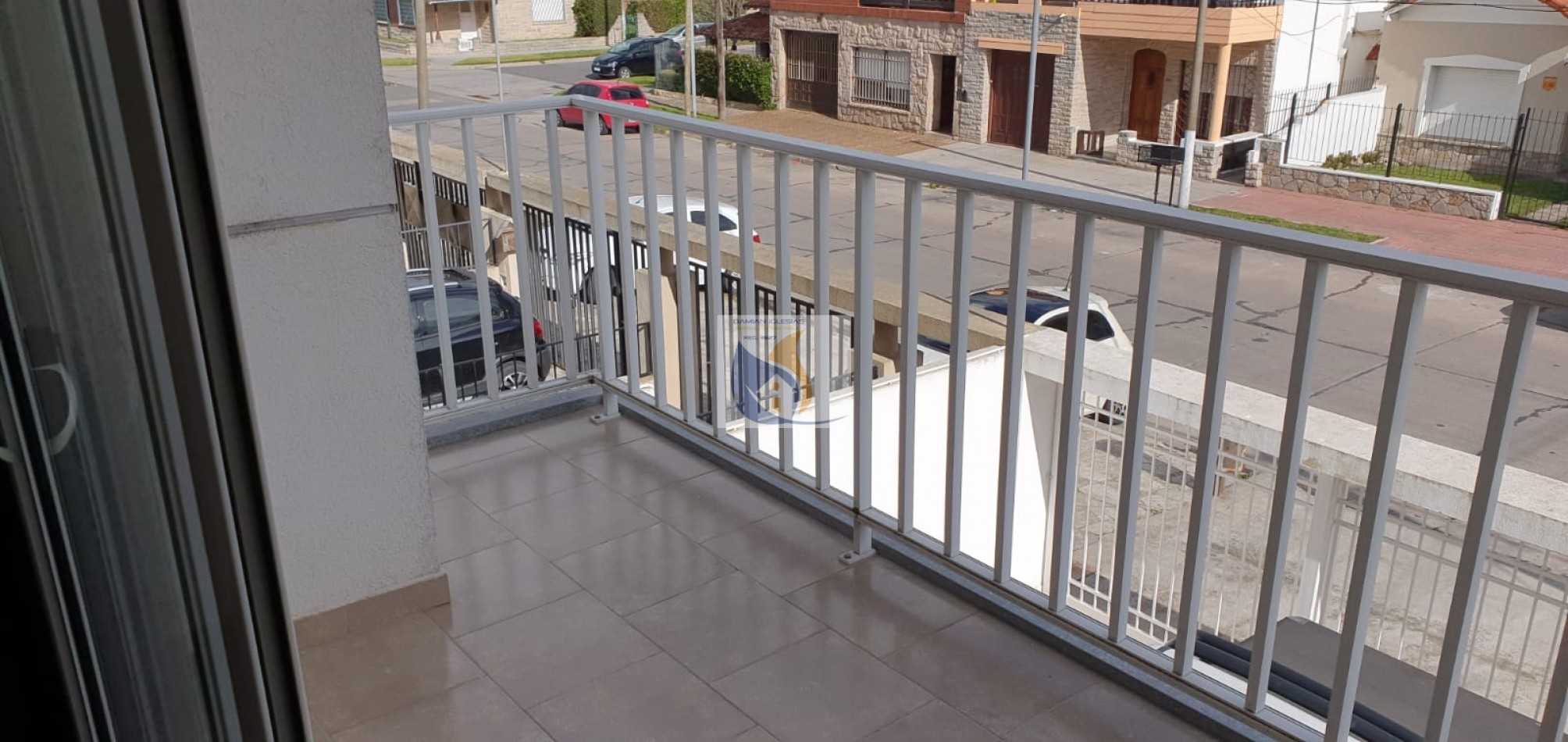 2AMB EXCELENTE por ESCALERA 2° Piso BALCON A METROS del MAR y Museo SIN MASCOTAS