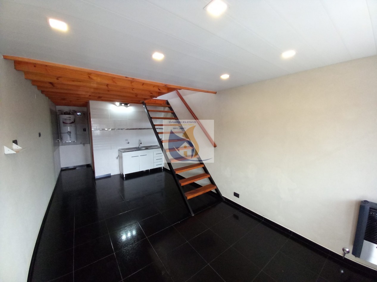 ALQUILER 2AMB DUPLEX en PLANTA ALTA por ESCALERA 