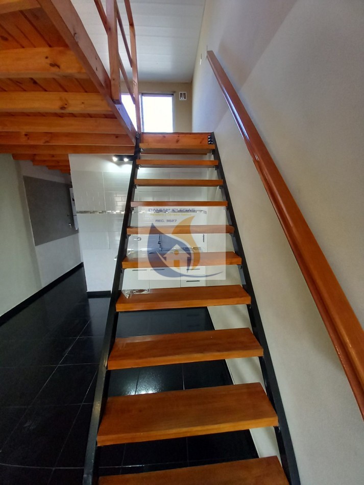 ALQUILER 2AMB DUPLEX en PLANTA ALTA por ESCALERA 