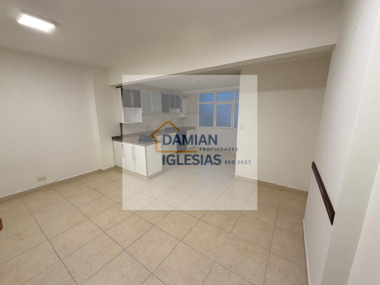 VENTA 2AMB CENTRO CON DEPENDENCIA 