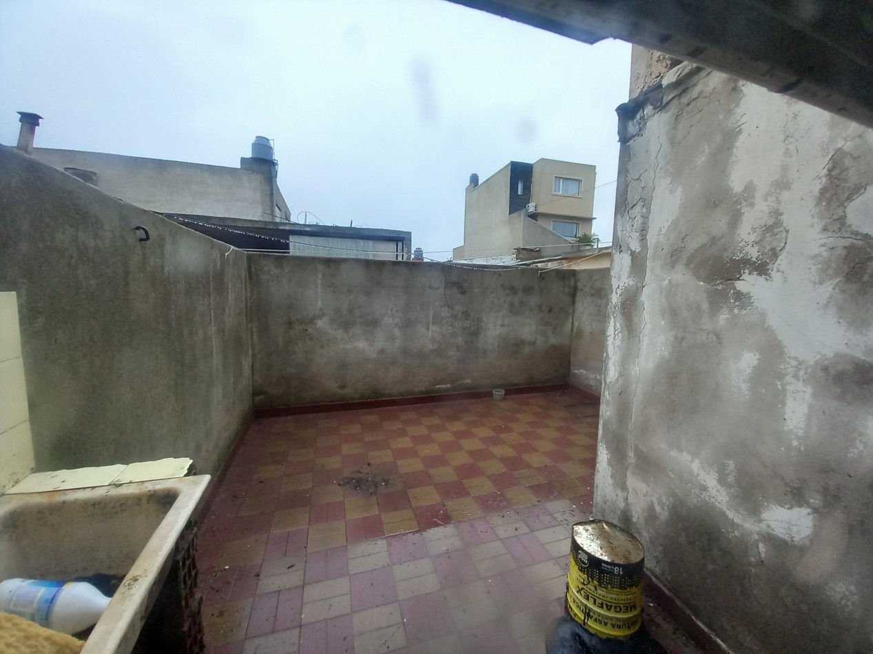 ALQUILER $400.000 INCLUYE SERVICIOS PH 2 AMB ESTADO ORIGINAL PATIO ORTIZ de ZARATE al 8.400