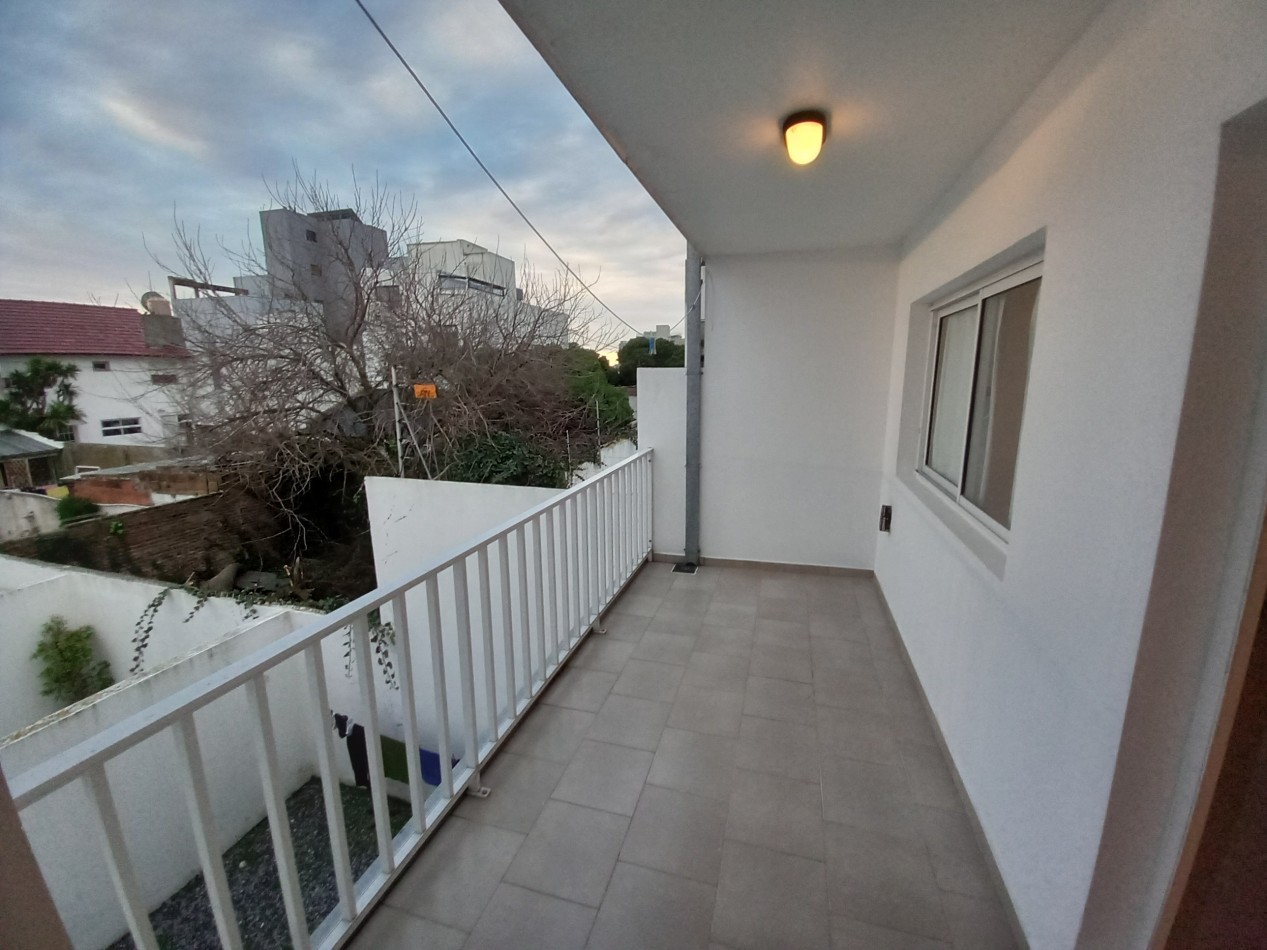 2AMB EXCELENTE por ESCALERA BALCON A METROS del MAR y Museo SIN MASCOTAS