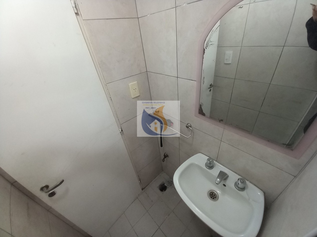 ALQUILER OFICINA CHICA con AIRE ACONDICIONADO