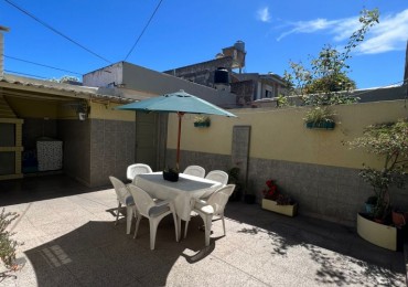 VENTA CAS 4 AMB-GARAJE-PATIO-PERMUTA-1 de MAYO al 2700