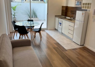 VENTA 1AMB RECICLADO CENTRO con PATIO Y MUEBLES A ESTRENAR 
