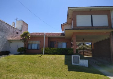 VEBTA de 2 CASAS FRENTE AL MAR BARRIO SAN JACINTO-EXCELENTE INVERSION