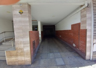 VENTA COCHERA CUBIERTA EXCELENTE ACCESO ARENALES al 3000