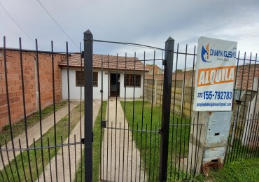 ALQUILER PH CASA 3 AMB COCHERA DESCUBIERTA y PATIO VUCETICH al 2900