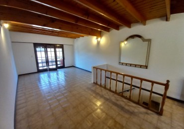 ALQUILER CASA 5AMB PLANTA ALTA por ESCALERA-PATIO TIERRA del FUEGO y COLON 