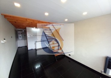 ALQUILER 2AMB DUPLEX en PLANTA ALTA por ESCALERA 