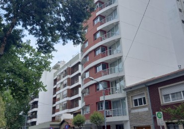 SEMIPISO 2 AMBIENTES, A LA CALLE CON BALCON SALIENTE
