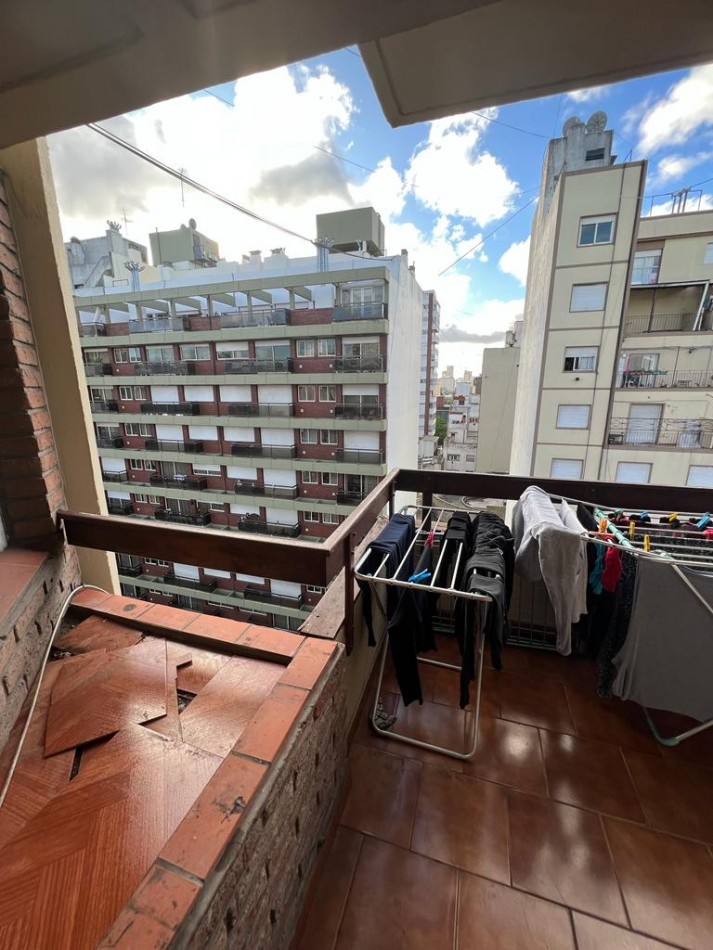 DEPARTAMENTO DE 4 AMB A LA CALLE CON BALCON