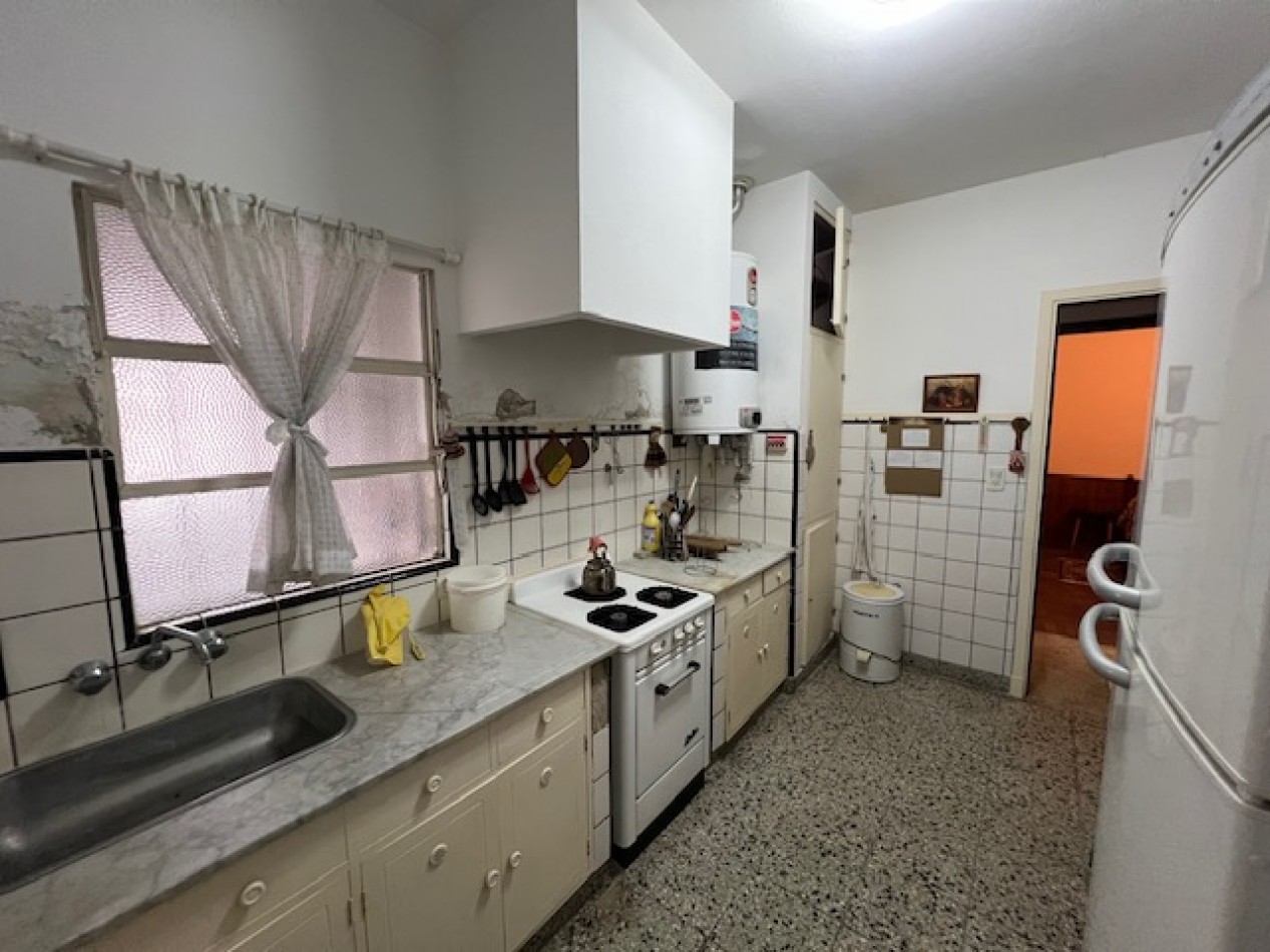 CHALET DE 4 AMB. PATIO, GARAJE Y QUINCHO. 
