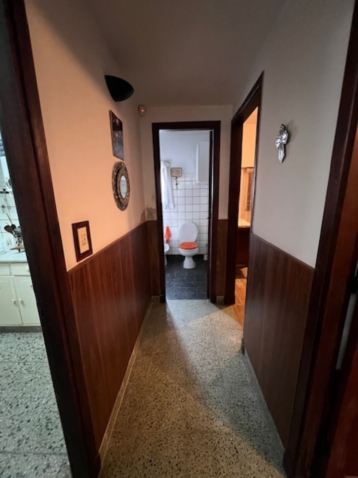 CHALET DE 4 AMB. PATIO, GARAJE Y QUINCHO. 