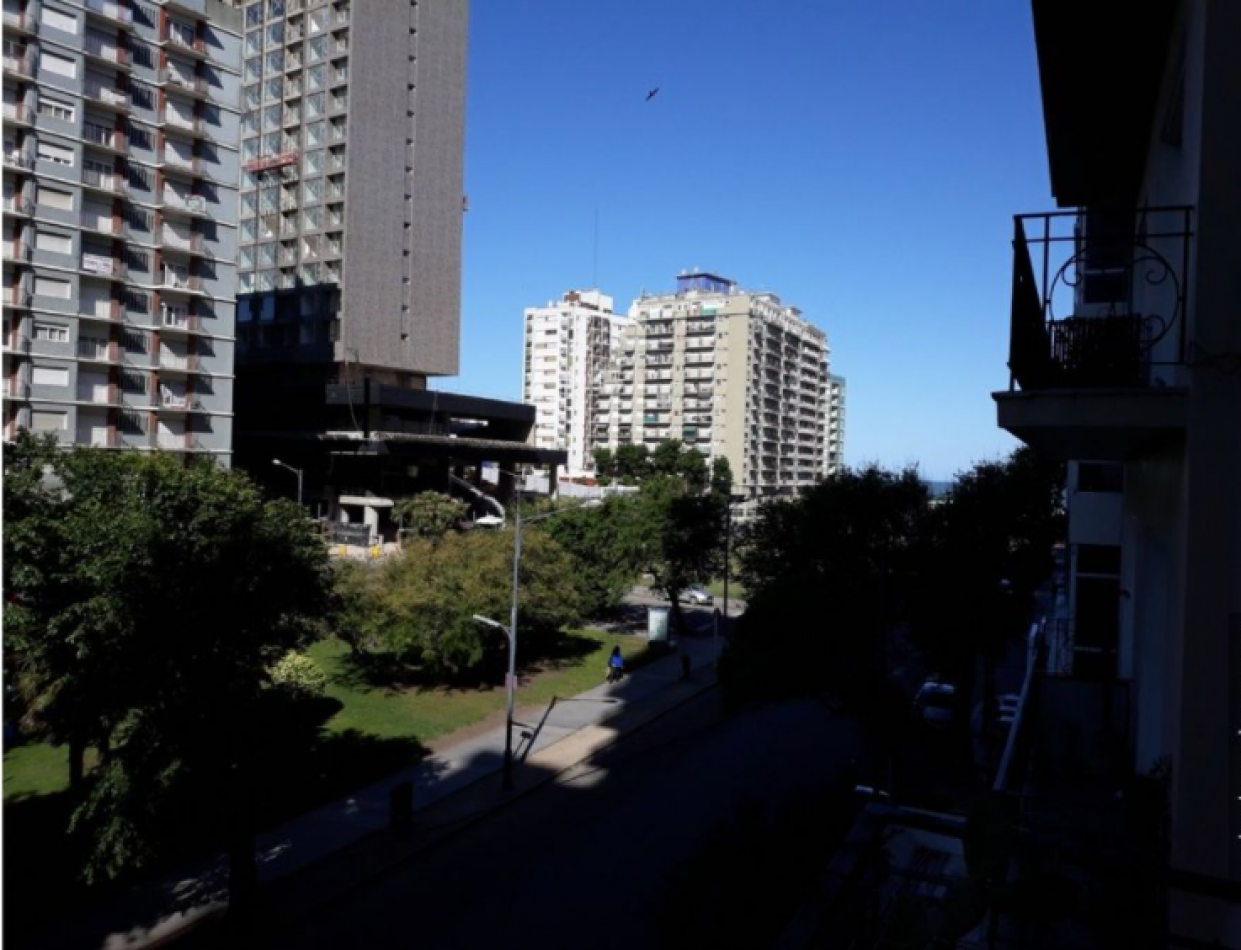 AMPLIO AMBIENTE CON VISTA A DIAGONAL ALBERDI, CON BALCON.