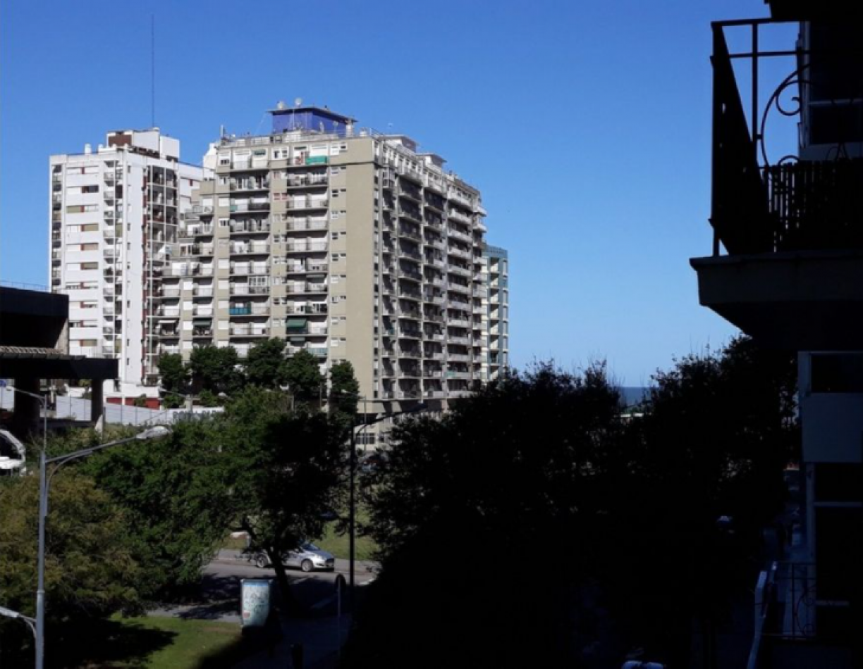 AMPLIO AMBIENTE CON VISTA A DIAGONAL ALBERDI, CON BALCON.