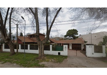 LINDISIMO CHALET EN BOSQUE ALEGRE,5 AMB. GARAGE.