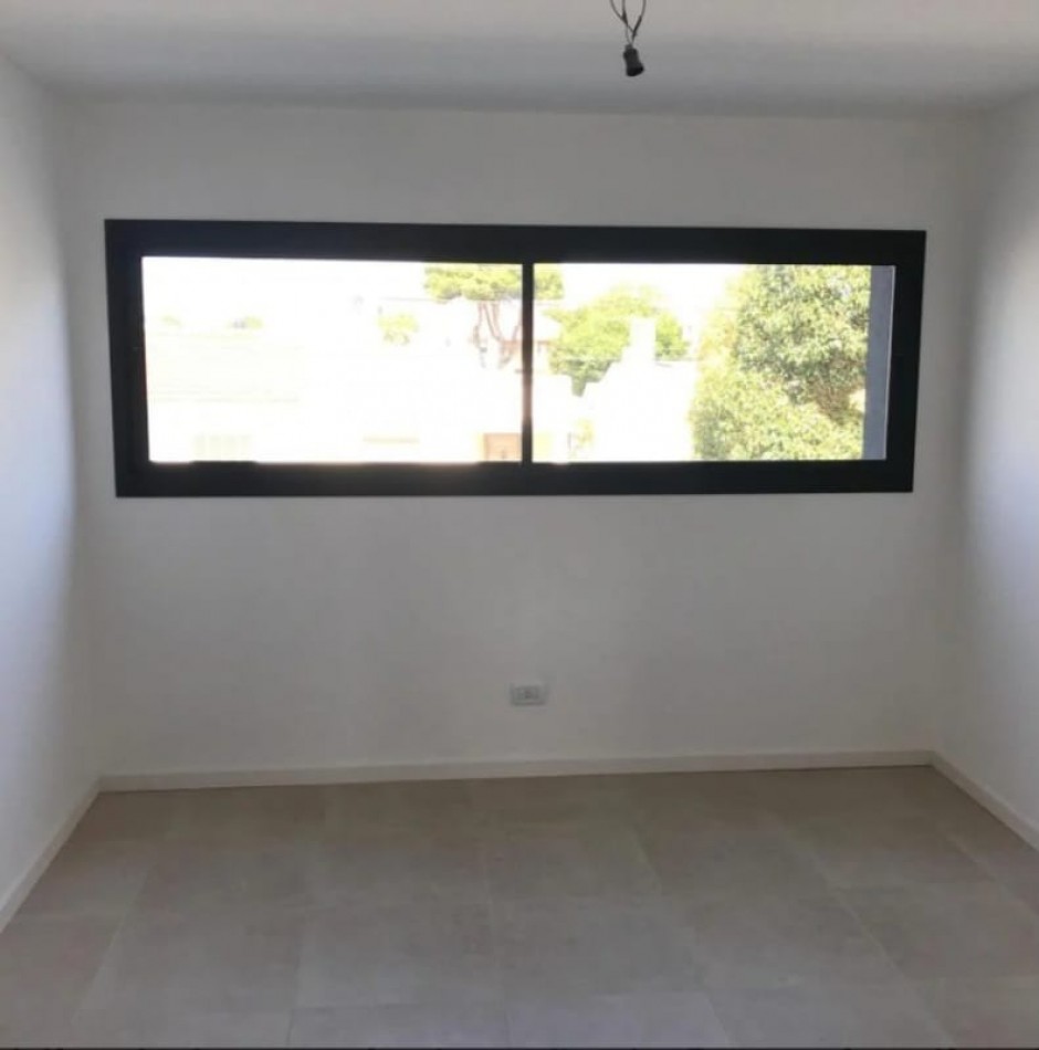 VENTA TRIPLEX 5 AMBIENTES A ESTRENAR. APTO CREDITO.